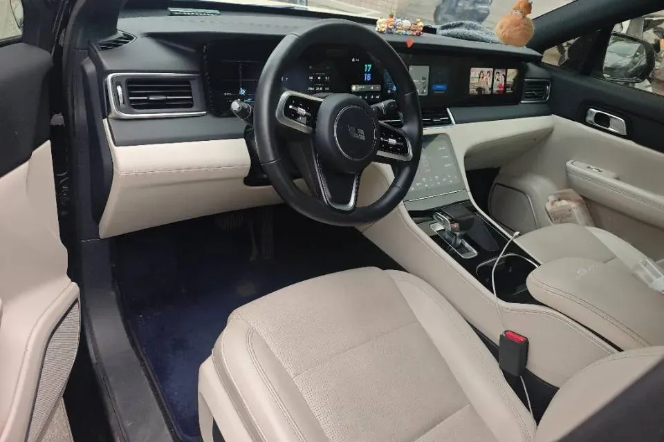 2021 Li ONE Range Extended 131HP REEV 40.5KWH,autocango,china used car exporter,china ev exporter,chinese used car exporter,chinese used ev exporter
