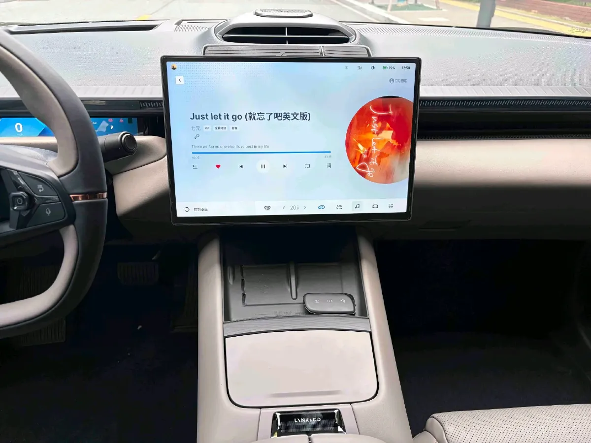 2024 HongQi HS7 2.0T 252HP L4 8AT,autocango,china used car exporter,china ev exporter,chinese used car exporter,chinese used ev exporter