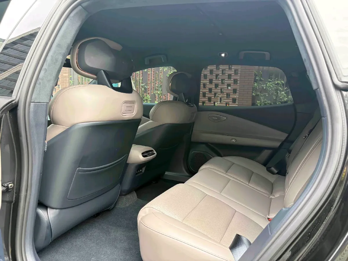 2024 HongQi HS7 2.0T 252HP L4 8AT,autocango,china used car exporter,china ev exporter,chinese used car exporter,chinese used ev exporter