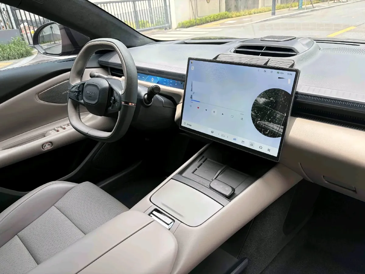 2024 HongQi HS7 2.0T 252HP L4 8AT,autocango,china used car exporter,china ev exporter,chinese used car exporter,chinese used ev exporter