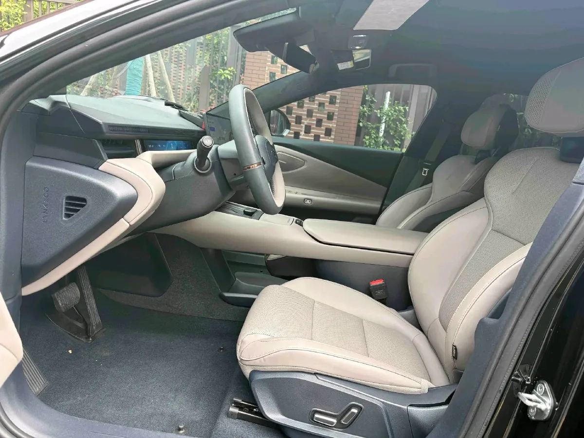 2024 HongQi HS7 2.0T 252HP L4 8AT,autocango,china used car exporter,china ev exporter,chinese used car exporter,chinese used ev exporter