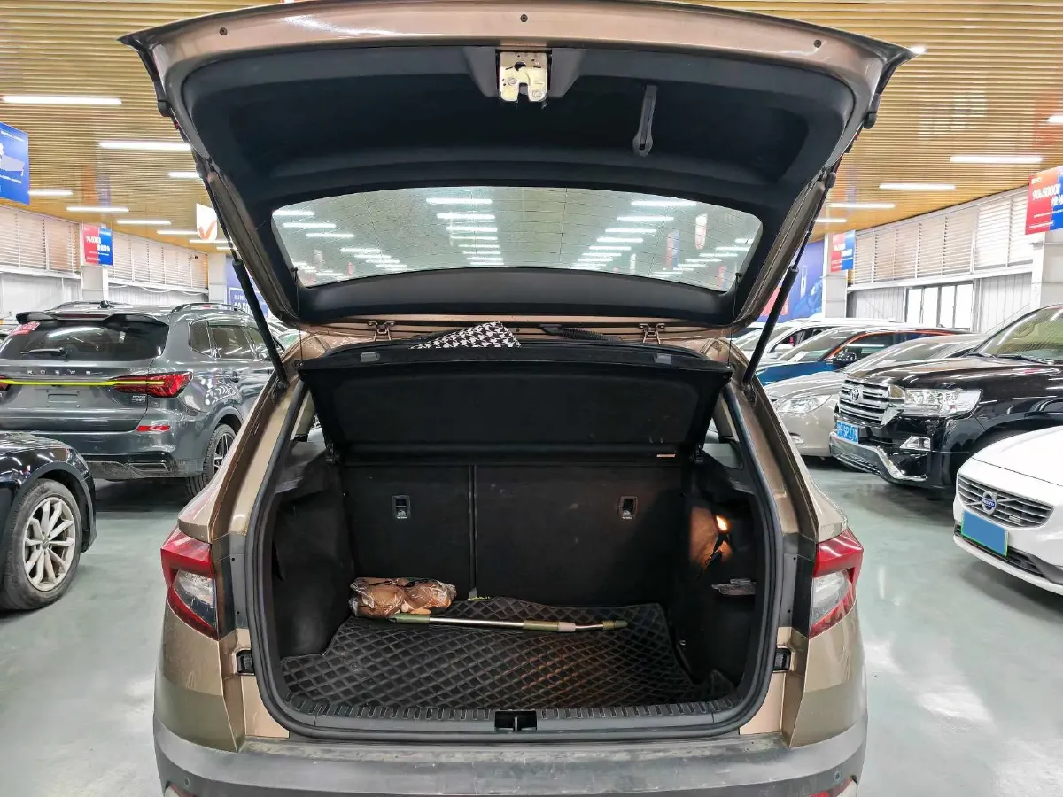 2021 Skoda Karoq 1.4T 150HP L4 7DCT,autocango,china used car exporter,china ev exporter,chinese used car exporter,chinese used ev exporter