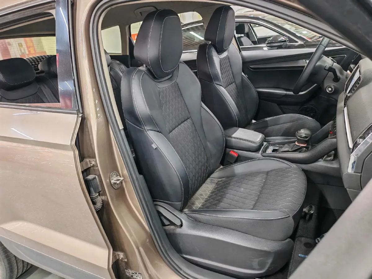 2021 Skoda Karoq 1.4T 150HP L4 7DCT,autocango,china used car exporter,china ev exporter,chinese used car exporter,chinese used ev exporter