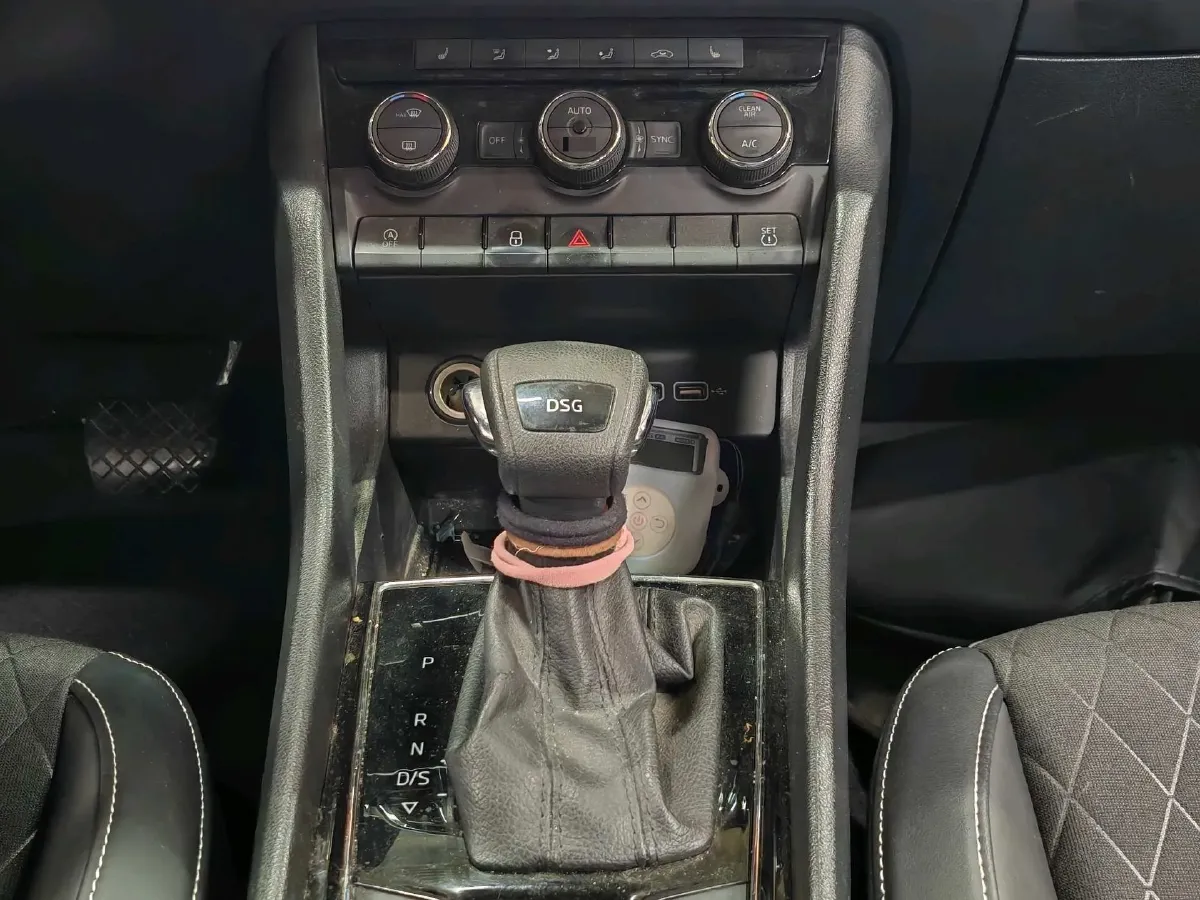 2021 Skoda Karoq 1.4T 150HP L4 7DCT,autocango,china used car exporter,china ev exporter,chinese used car exporter,chinese used ev exporter