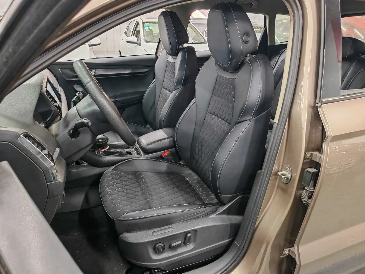 2021 Skoda Karoq 1.4T 150HP L4 7DCT,autocango,china used car exporter,china ev exporter,chinese used car exporter,chinese used ev exporter