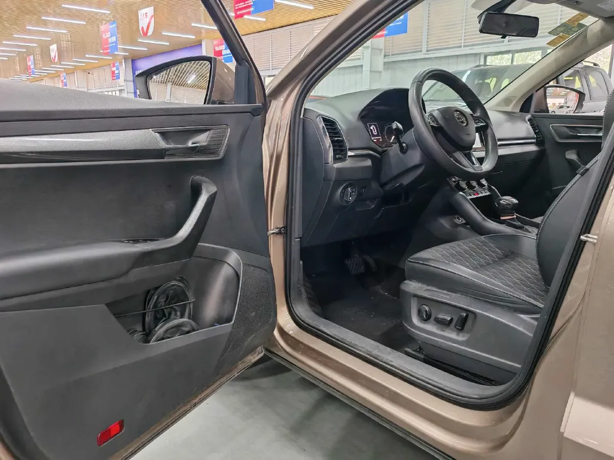 2021 Skoda Karoq 1.4T 150HP L4 7DCT,autocango,china used car exporter,china ev exporter,chinese used car exporter,chinese used ev exporter