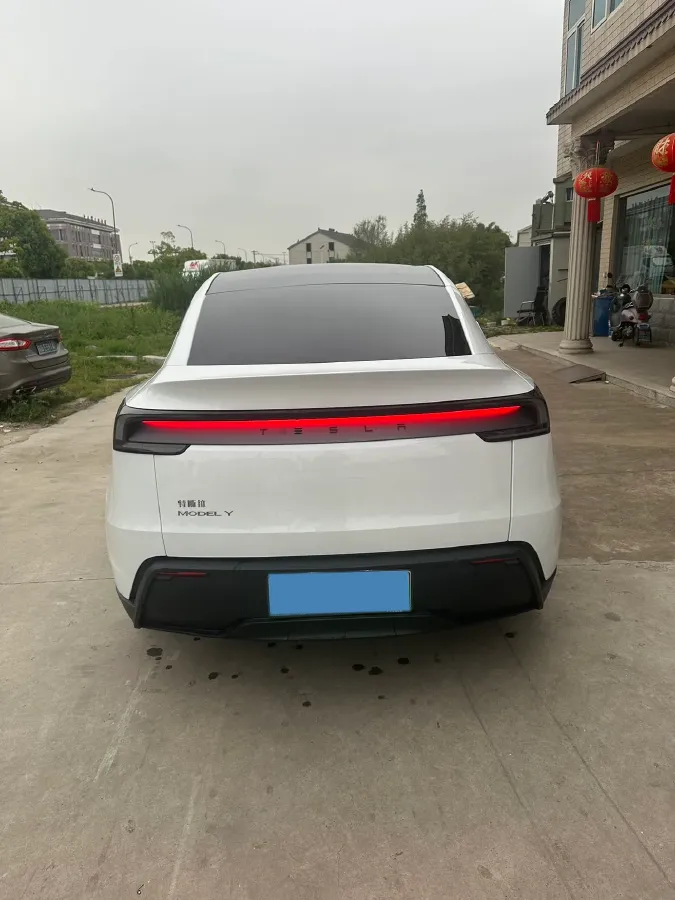 2025 Tesla Model Y BEV 62.5KWH,autocango,china used car exporter,china ev exporter,chinese used car exporter,chinese used ev exporter