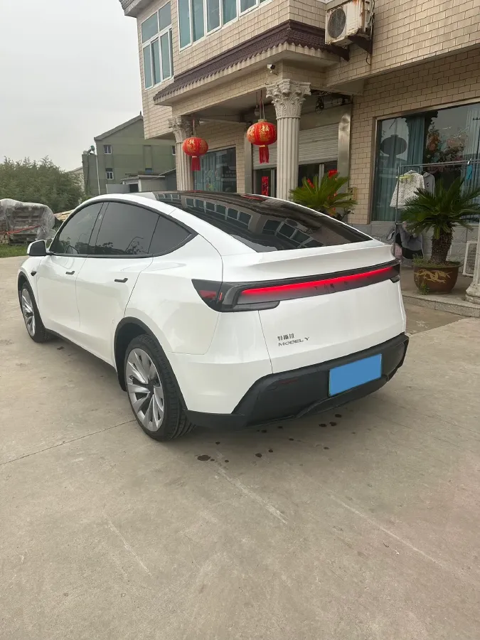 2025 Tesla Model Y BEV 62.5KWH,autocango,china used car exporter,china ev exporter,chinese used car exporter,chinese used ev exporter