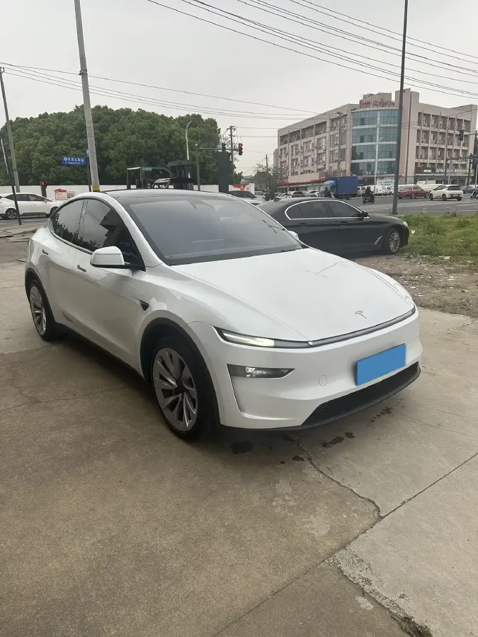 2025 Tesla Model Y BEV 62.5KWH,autocango,china used car exporter,china ev exporter,chinese used car exporter,chinese used ev exporter