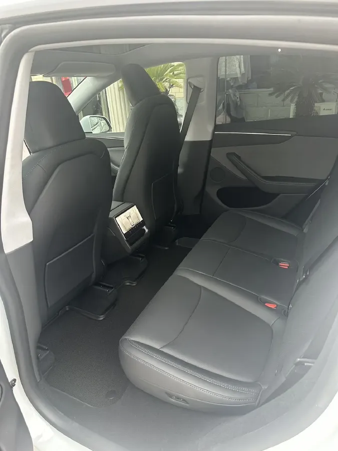 2025 Tesla Model Y BEV 62.5KWH,autocango,china used car exporter,china ev exporter,chinese used car exporter,chinese used ev exporter