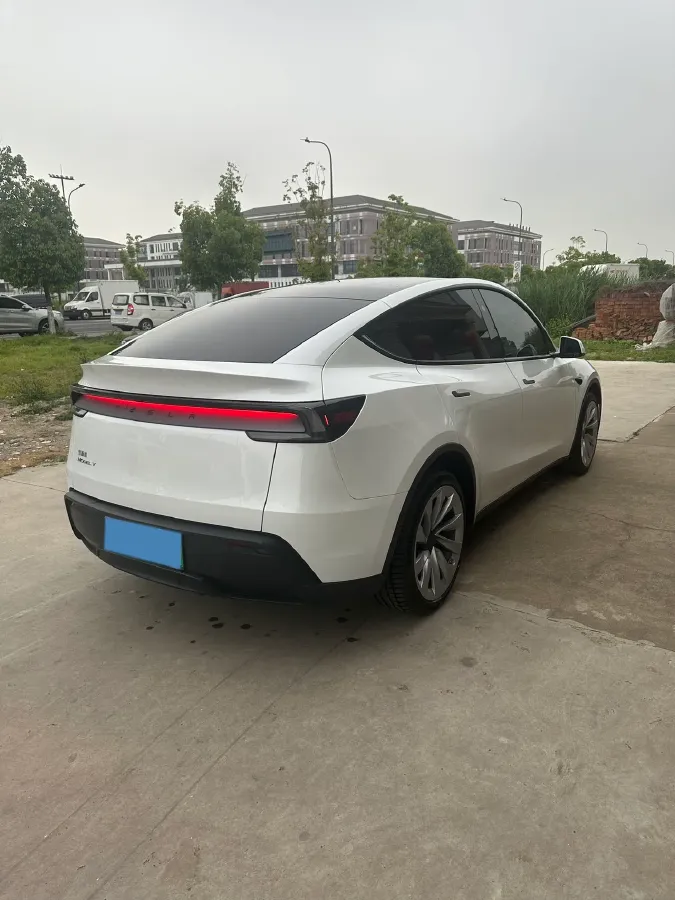 2025 Tesla Model Y BEV 62.5KWH,autocango,china used car exporter,china ev exporter,chinese used car exporter,chinese used ev exporter