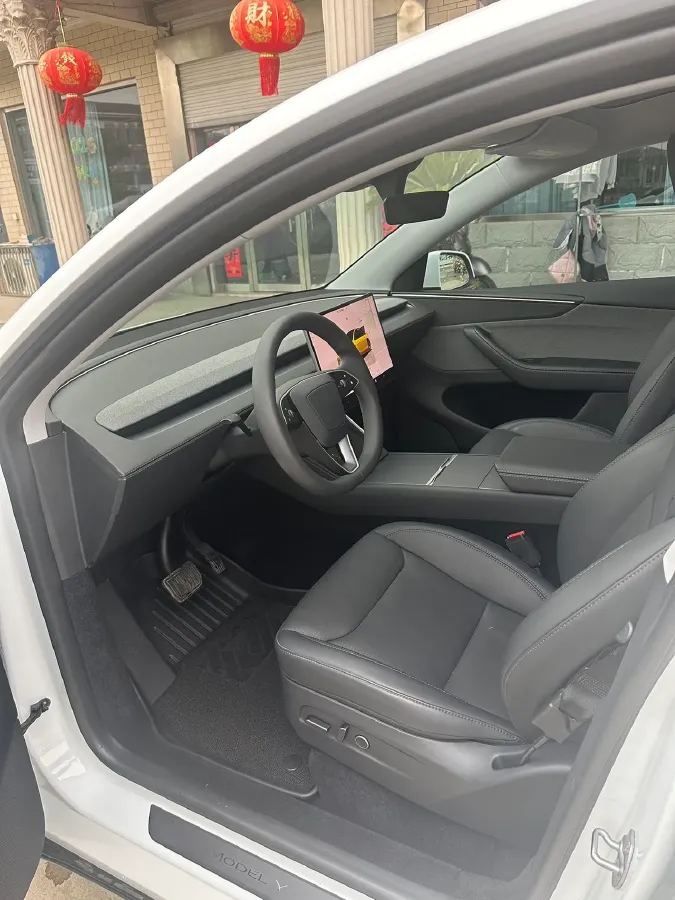 2025 Tesla Model Y BEV 62.5KWH,autocango,china used car exporter,china ev exporter,chinese used car exporter,chinese used ev exporter