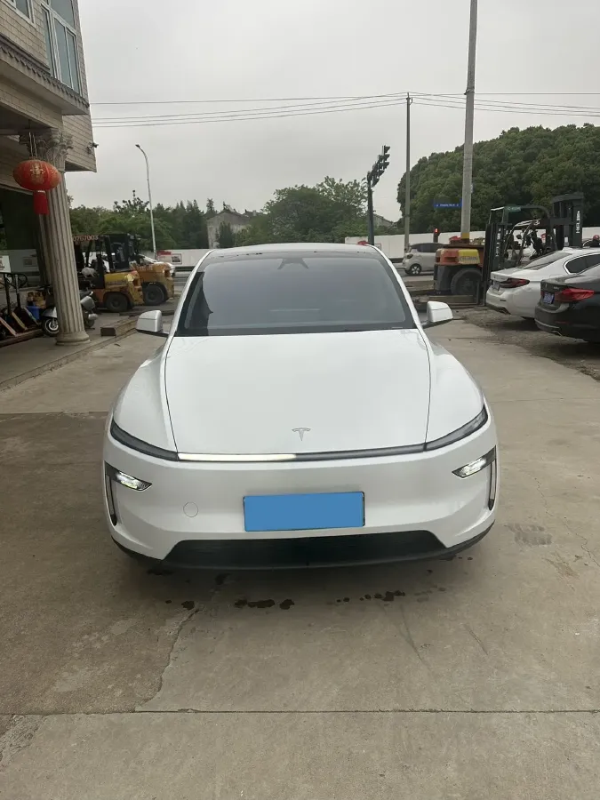 2025 Tesla Model Y BEV 62.5KWH,autocango,china used car exporter,china ev exporter,chinese used car exporter,chinese used ev exporter