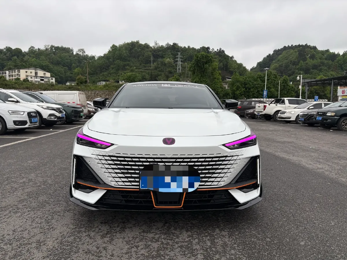 2022 ChangAn UNI-V 1.5T 188HP L4 7DCT,autocango,china used car exporter,china ev exporter,chinese used car exporter,chinese used ev exporter