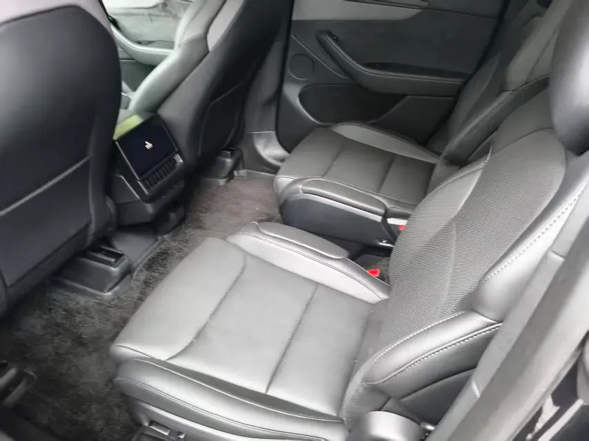 2025 Tesla Model Y L BEV,autocango,china used car exporter,china ev exporter,chinese used car exporter,chinese used ev exporter