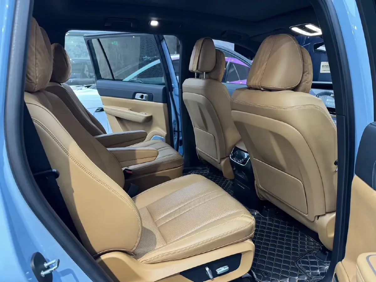 2020 Li ONE Range Extended 131HP REEV 40.5KWH,autocango,china used car exporter,china ev exporter,chinese used car exporter,chinese used ev exporter