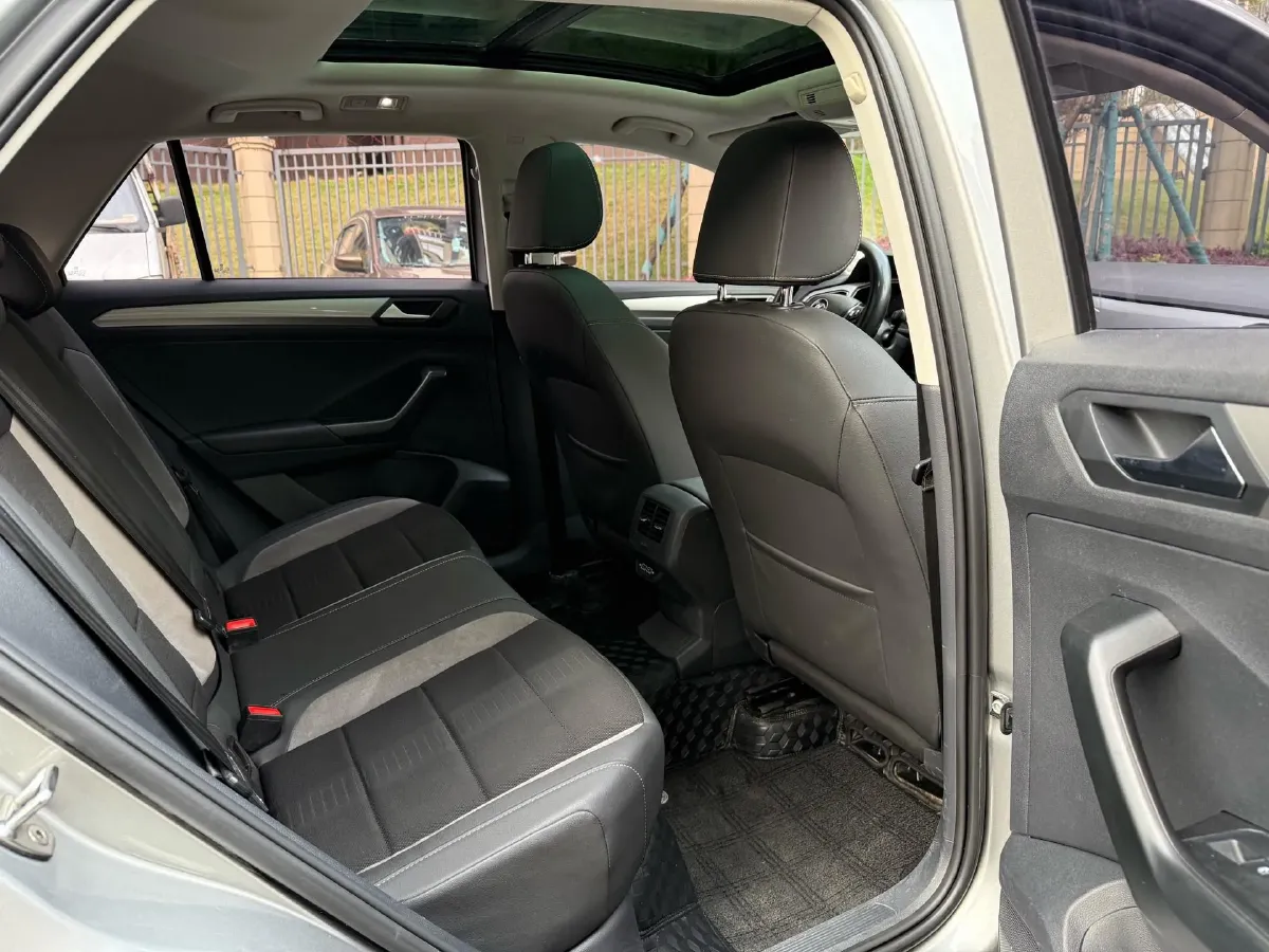 2020 Volkswagen T-Roc 1.4T 131HP L4 7DCT,autocango,china used car exporter,china ev exporter,chinese used car exporter,chinese used ev exporter