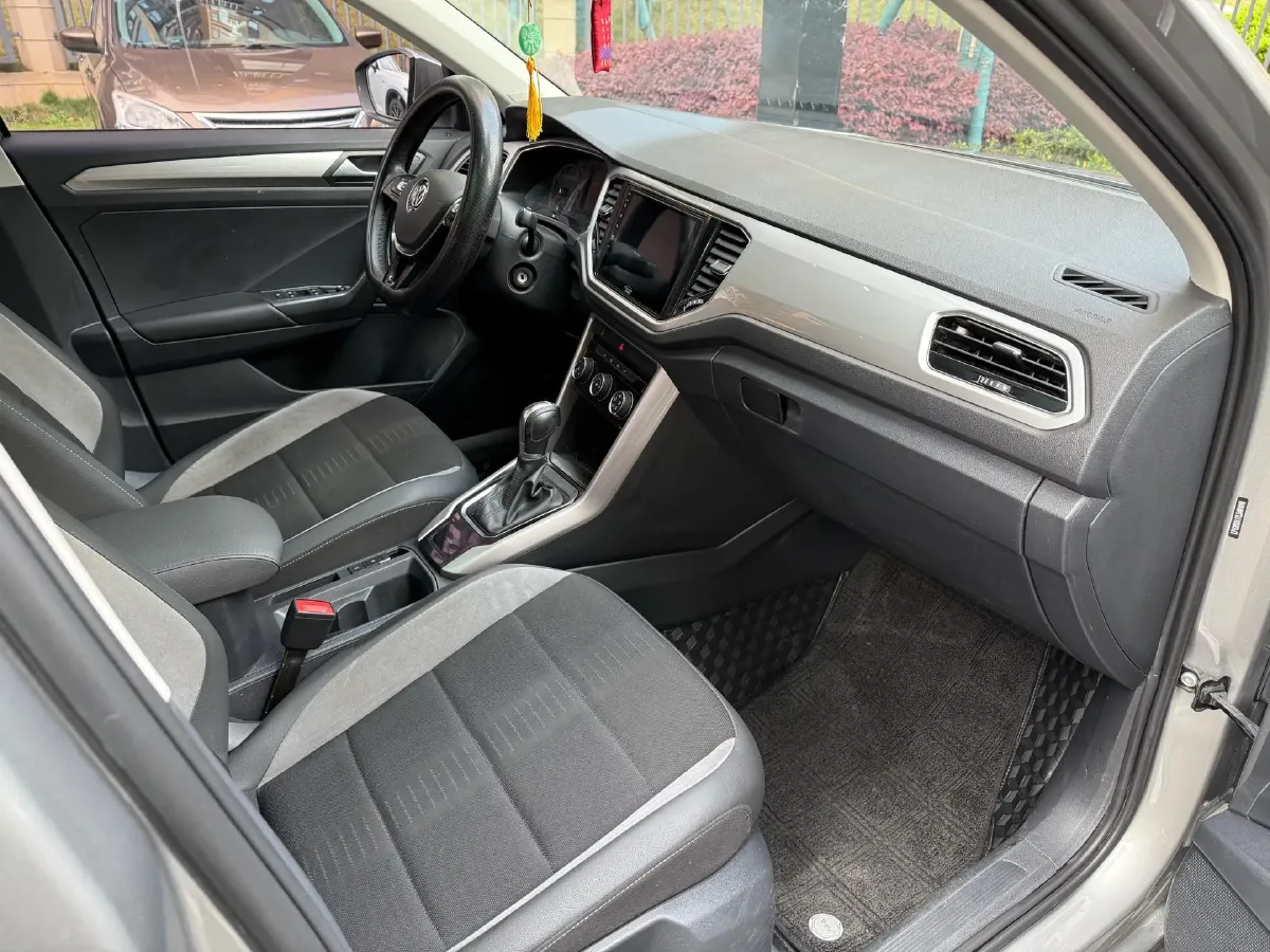 2020 Volkswagen T-Roc 1.4T 131HP L4 7DCT,autocango,china used car exporter,china ev exporter,chinese used car exporter,chinese used ev exporter