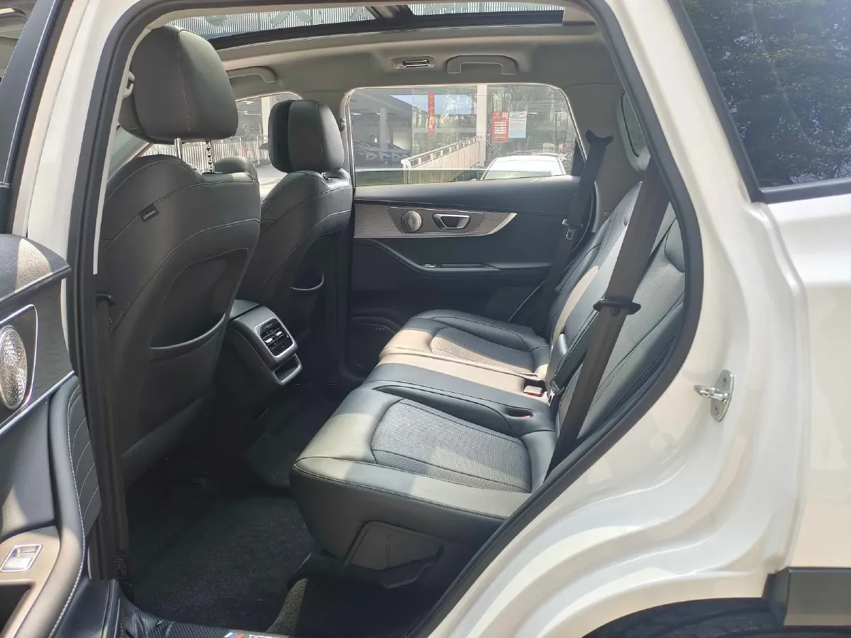 2022 Chery Tiggo 8 PRO 1.6T 197HP L4 7DCT,autocango,china used car exporter,china ev exporter,chinese used car exporter,chinese used ev exporter