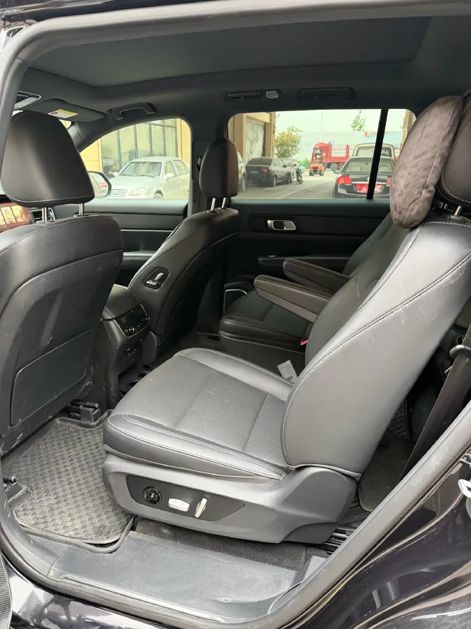 2021 Li ONE Range Extended 131HP REEV 40.5KWH,autocango,china used car exporter,china ev exporter,chinese used car exporter,chinese used ev exporter