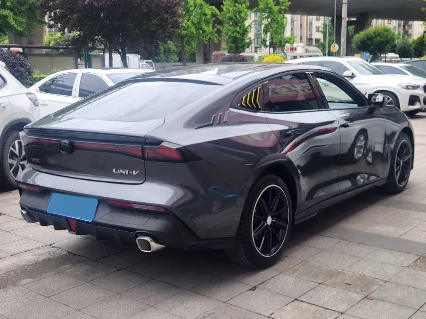 2022 ChangAn UNI-V 1.5T 188HP L4 7DCT,autocango,china used car exporter,china ev exporter,chinese used car exporter,chinese used ev exporter