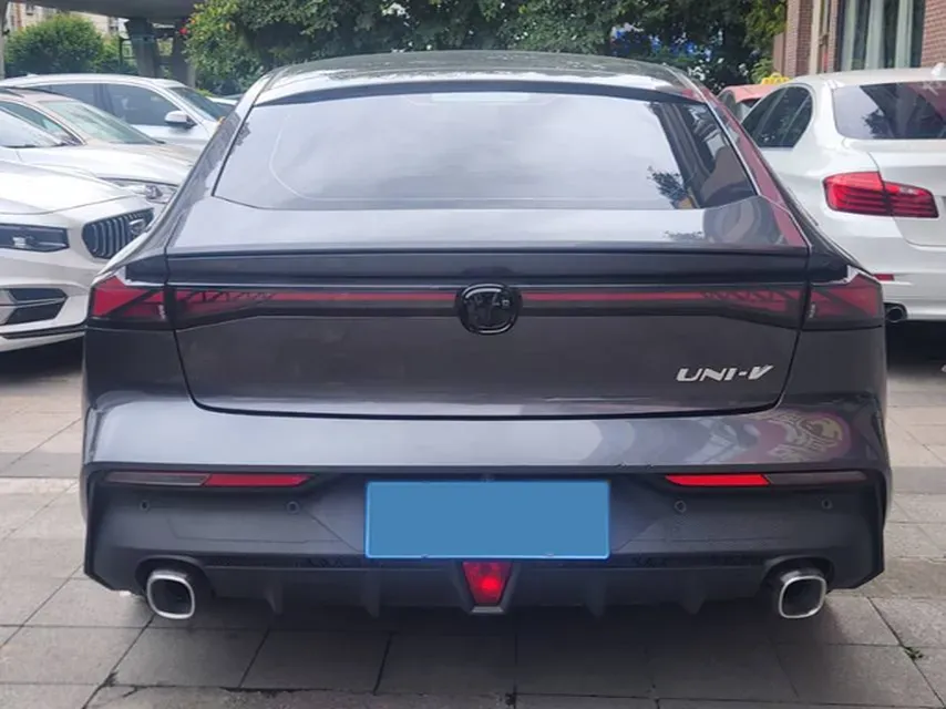 2022 ChangAn UNI-V 1.5T 188HP L4 7DCT,autocango,china used car exporter,china ev exporter,chinese used car exporter,chinese used ev exporter