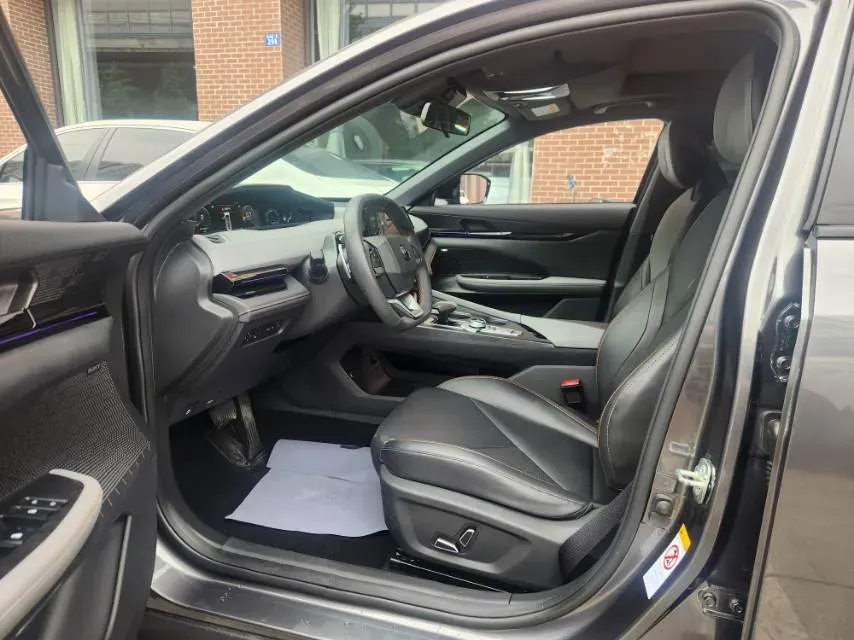 2022 ChangAn UNI-V 1.5T 188HP L4 7DCT,autocango,china used car exporter,china ev exporter,chinese used car exporter,chinese used ev exporter