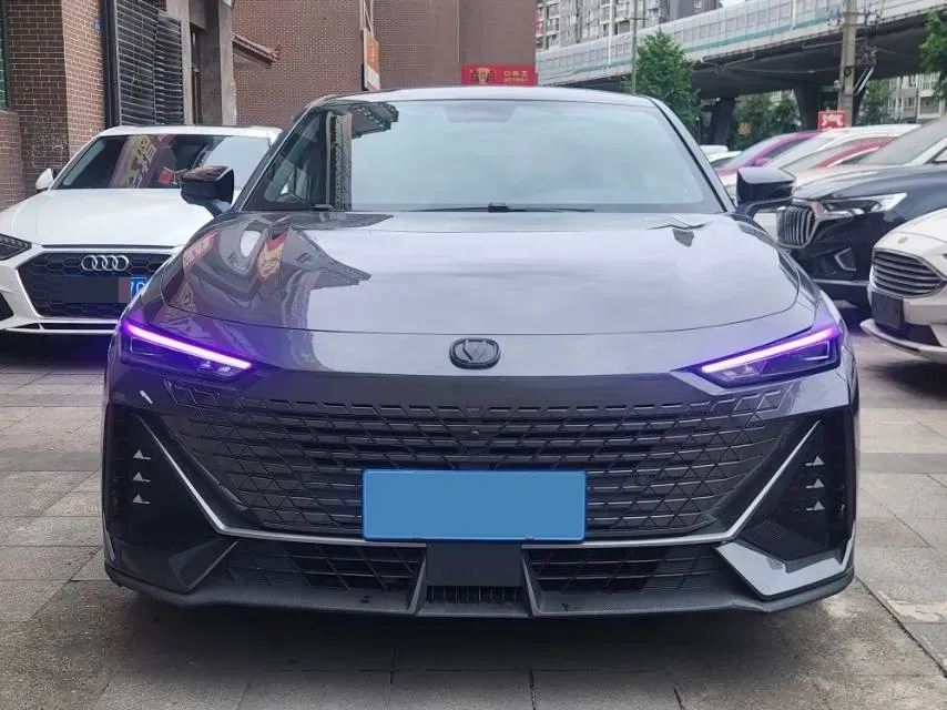 2022 ChangAn UNI-V 1.5T 188HP L4 7DCT,autocango,china used car exporter,china ev exporter,chinese used car exporter,chinese used ev exporter