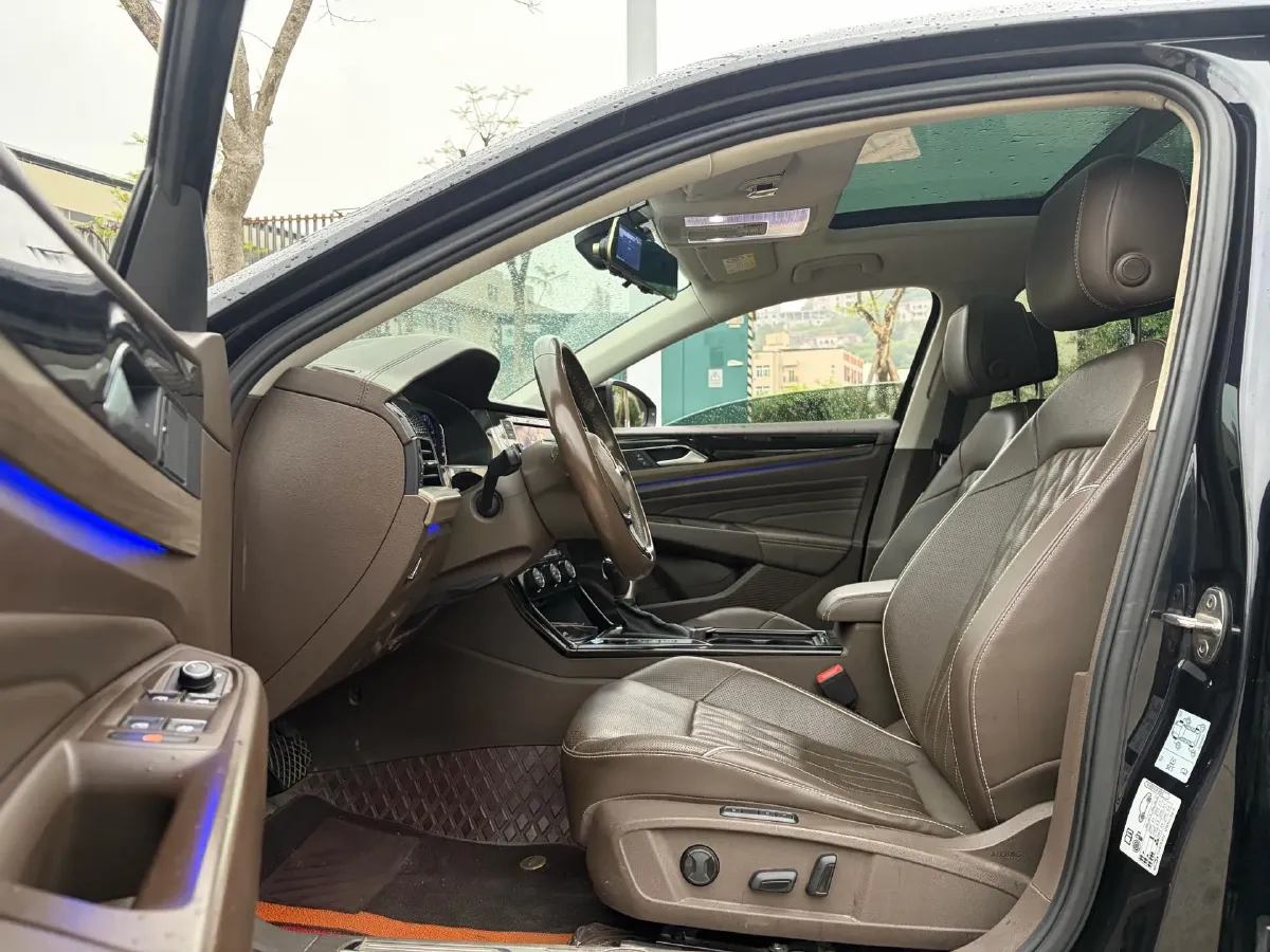 2019 Volvo V40 1.5T 152HP L4 6AT,autocango,china used car exporter,china ev exporter,chinese used car exporter,chinese used ev exporter