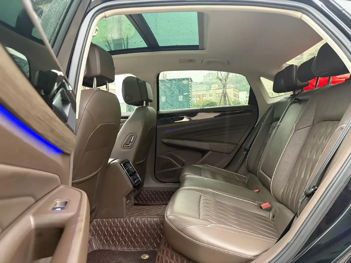 2019 Volvo V40 1.5T 152HP L4 6AT,autocango,china used car exporter,china ev exporter,chinese used car exporter,chinese used ev exporter