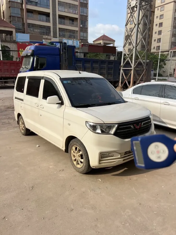 2019 WuLing HongGuang V 1.5L 105HP L4 5MT,autocango,china used car exporter,china ev exporter,chinese used car exporter,chinese used ev exporter