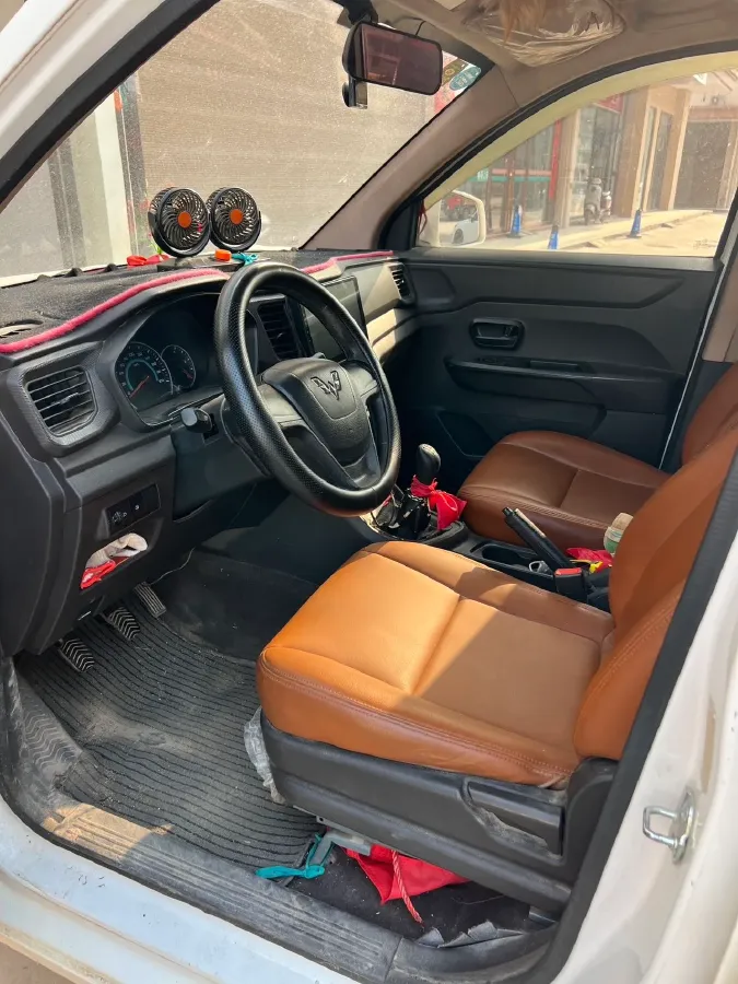 2019 WuLing HongGuang V 1.5L 105HP L4 5MT,autocango,china used car exporter,china ev exporter,chinese used car exporter,chinese used ev exporter