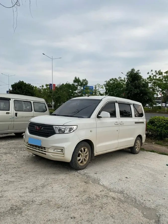 2019 WuLing HongGuang V 1.5L 105HP L4 5MT,autocango,china used car exporter,china ev exporter,chinese used car exporter,chinese used ev exporter