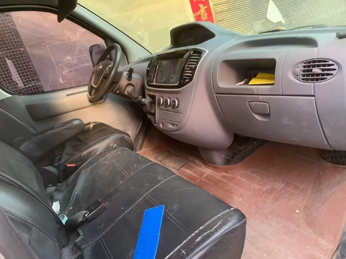 2021 MAXUS XinTu V80 2.0T 139HP L4 6MT,autocango,china used car exporter,china ev exporter,chinese used car exporter,chinese used ev exporter