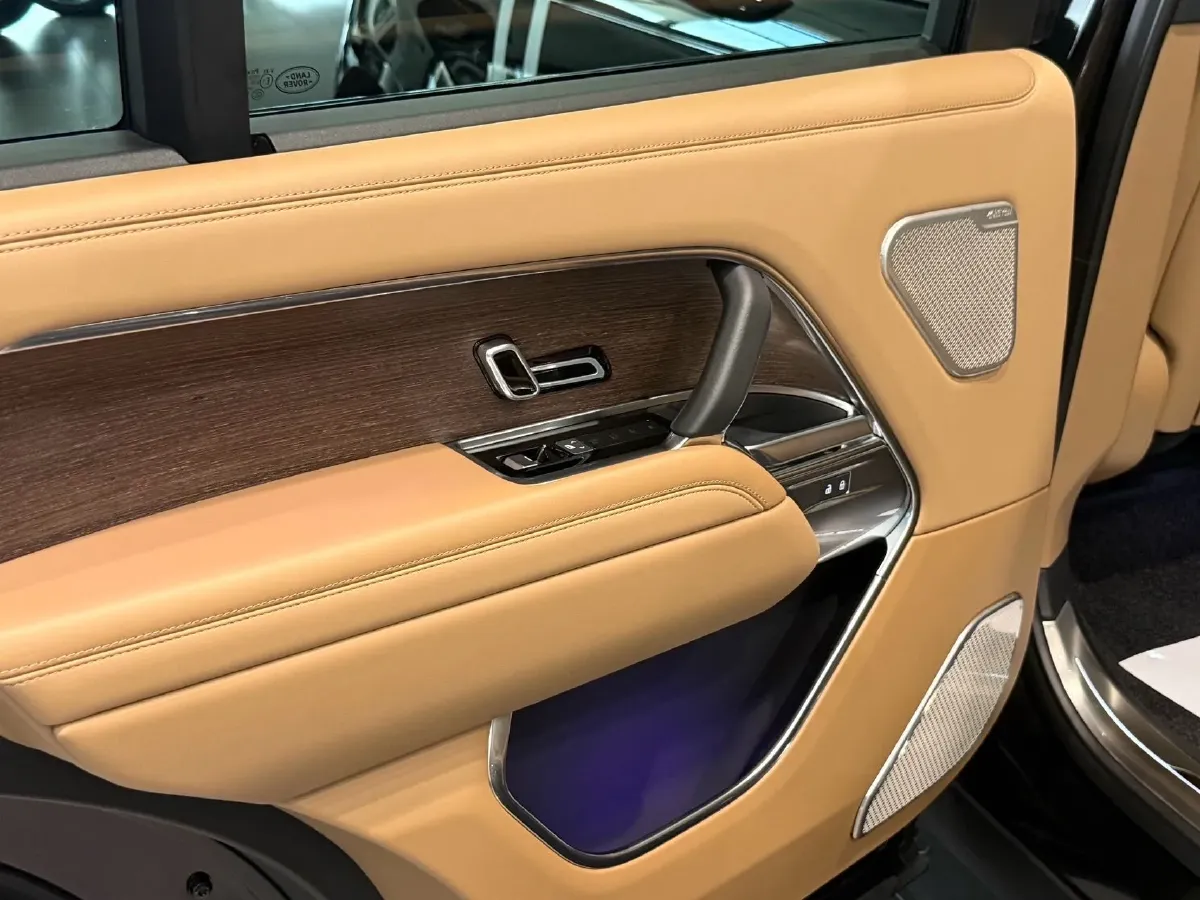 2025 Land Rover Range Rover 3.0T 400HP L6 8AT,autocango,china used car exporter,china ev exporter,chinese used car exporter,chinese used ev exporter