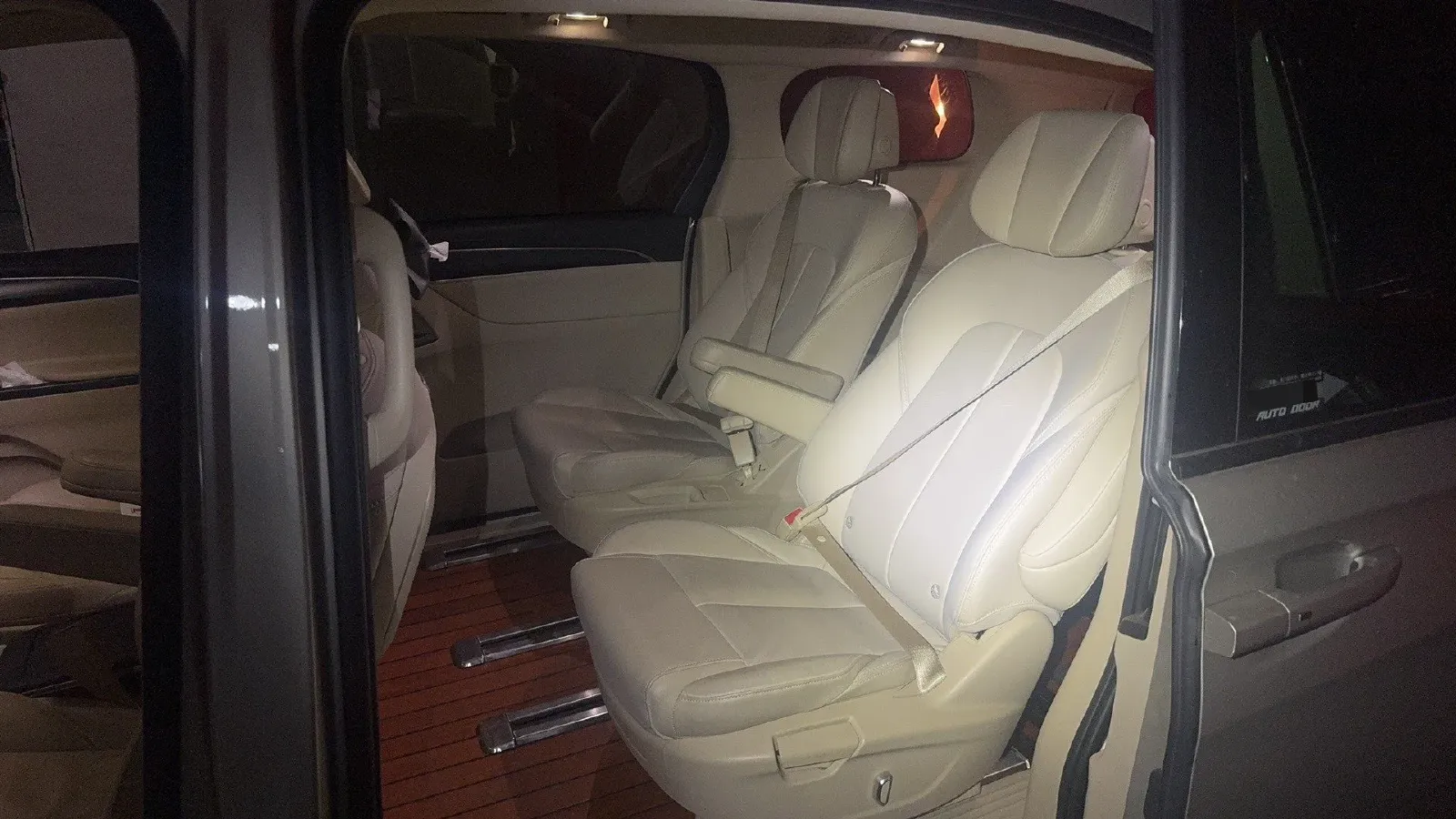 2022 Buick GL8 2.0T 237HP L4 9AT,autocango,china used car exporter,china ev exporter,chinese used car exporter,chinese used ev exporter