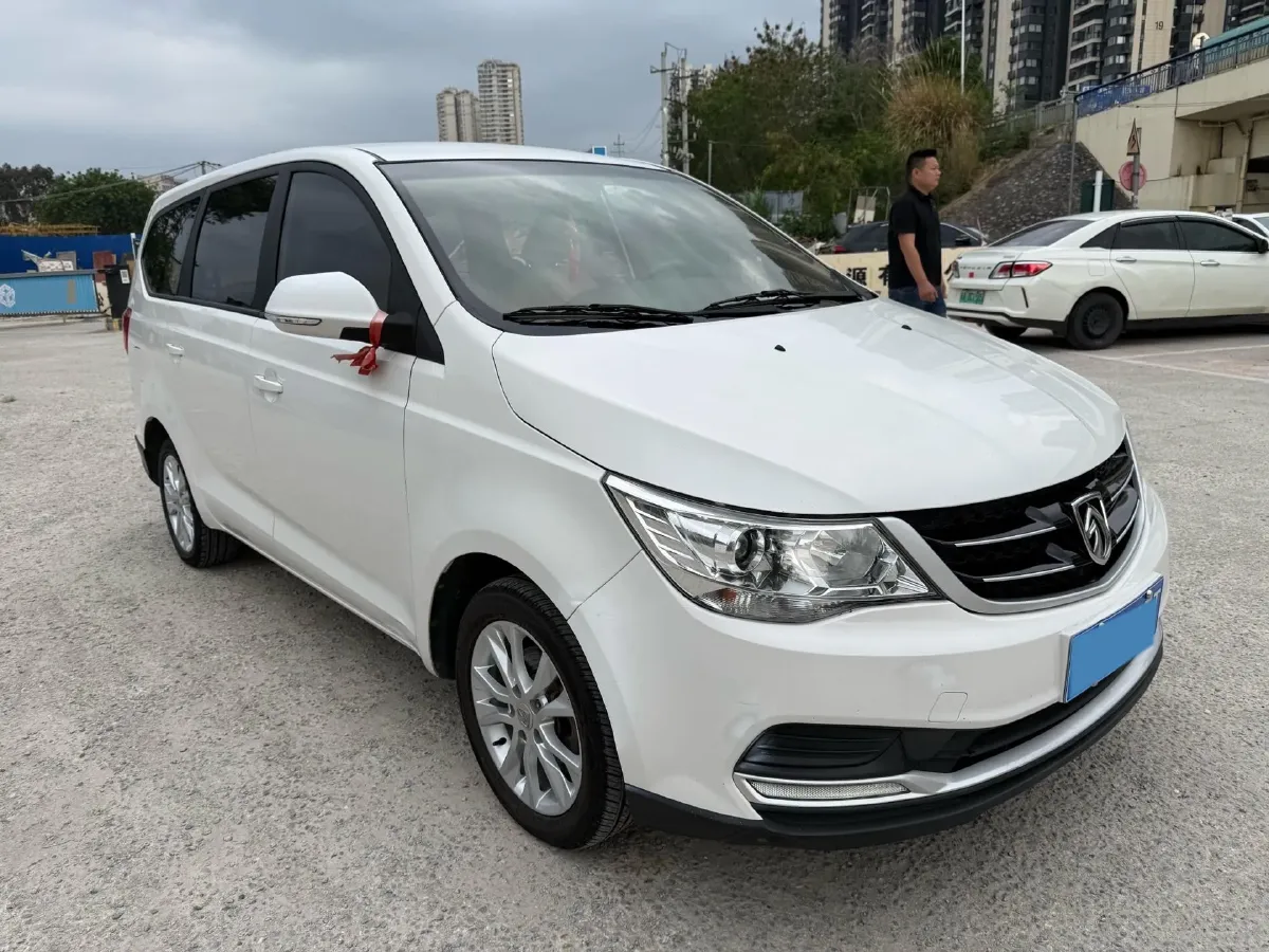 2019 BaoJun 730 1.5L 105HP L4 6MT,autocango,china used car exporter,china ev exporter,chinese used car exporter,chinese used ev exporter