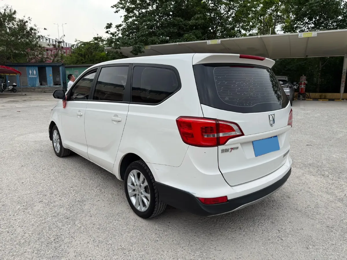 2019 BaoJun 730 1.5L 105HP L4 6MT,autocango,china used car exporter,china ev exporter,chinese used car exporter,chinese used ev exporter