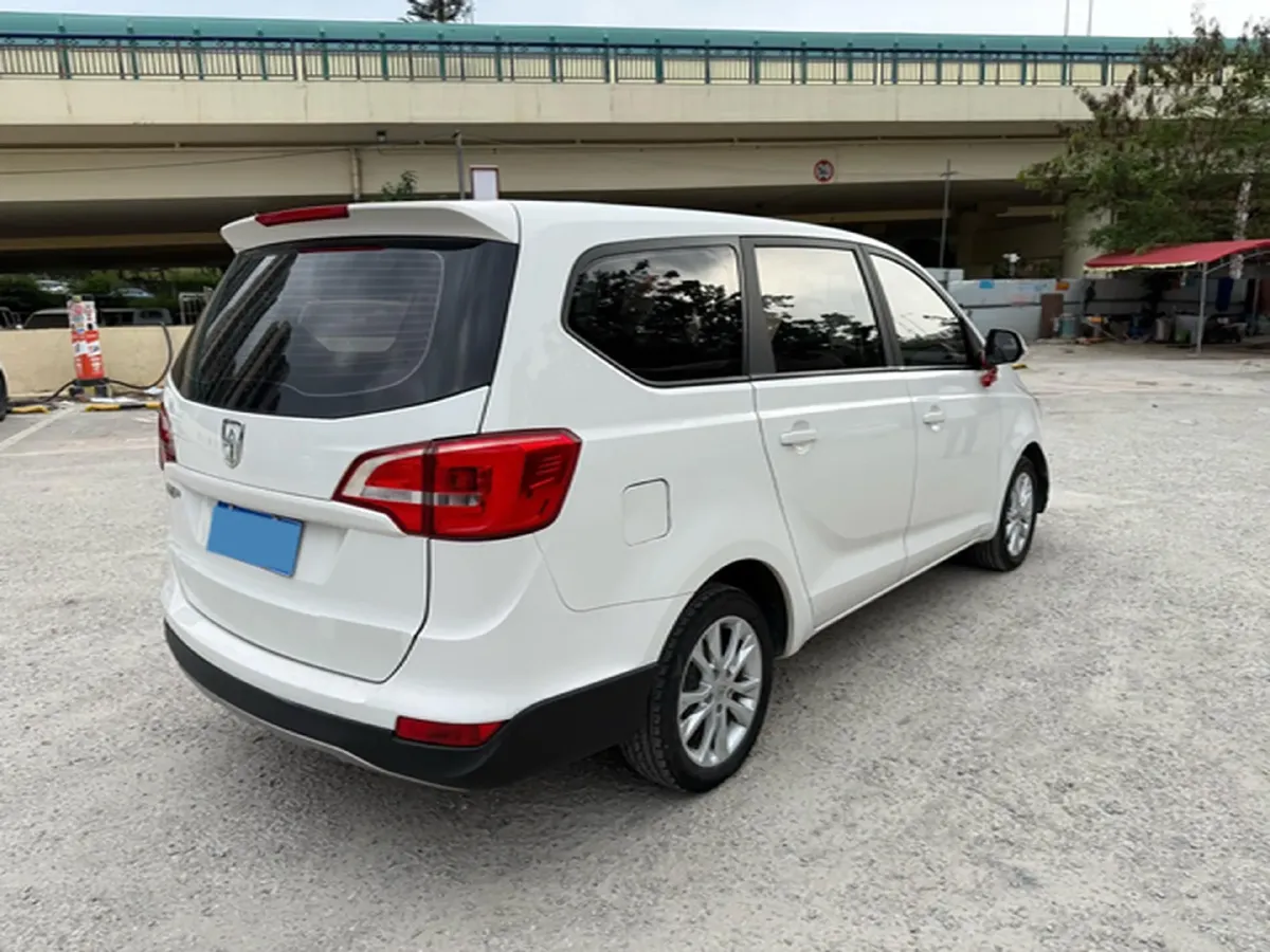 2019 BaoJun 730 1.5L 105HP L4 6MT,autocango,china used car exporter,china ev exporter,chinese used car exporter,chinese used ev exporter