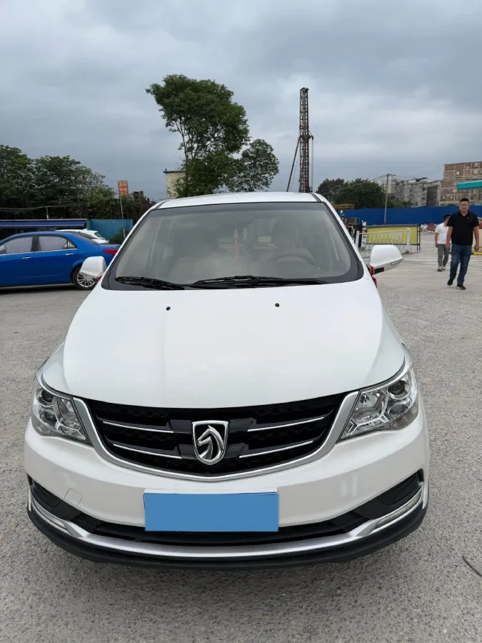 2019 BaoJun 730 1.5L 105HP L4 6MT,autocango,china used car exporter,china ev exporter,chinese used car exporter,chinese used ev exporter