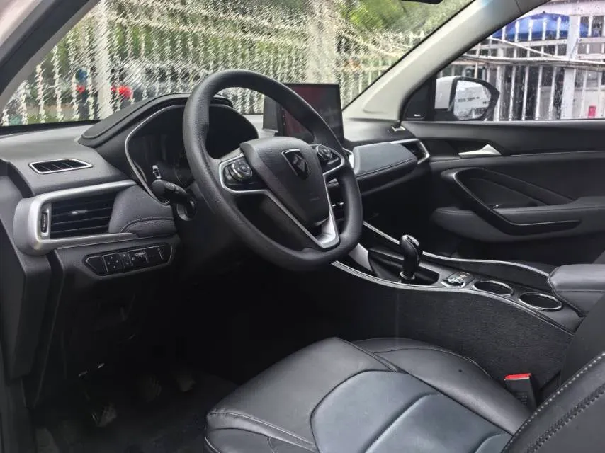 2018 BaoJun 530 1.5T 150HP L4 6MT,autocango,china used car exporter,china ev exporter,chinese used car exporter,chinese used ev exporter