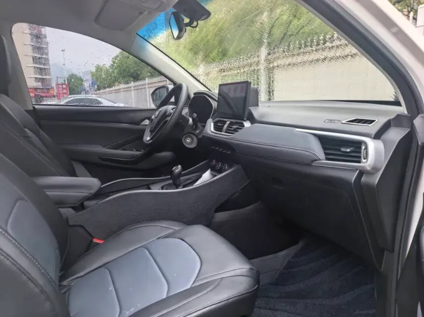 2018 BaoJun 530 1.5T 150HP L4 6MT,autocango,china used car exporter,china ev exporter,chinese used car exporter,chinese used ev exporter