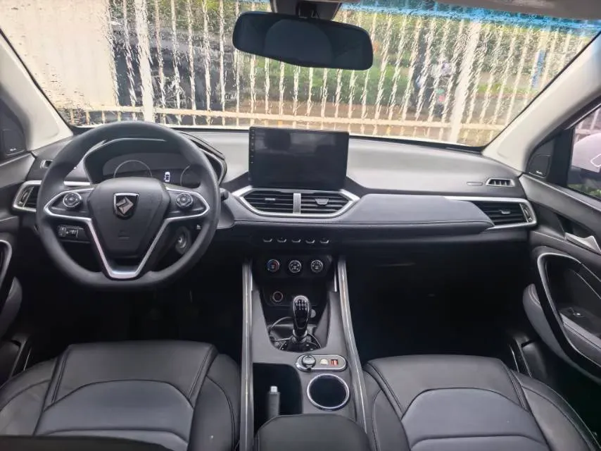 2018 BaoJun 530 1.5T 150HP L4 6MT,autocango,china used car exporter,china ev exporter,chinese used car exporter,chinese used ev exporter