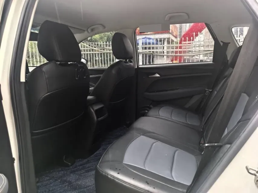 2018 BaoJun 530 1.5T 150HP L4 6MT,autocango,china used car exporter,china ev exporter,chinese used car exporter,chinese used ev exporter