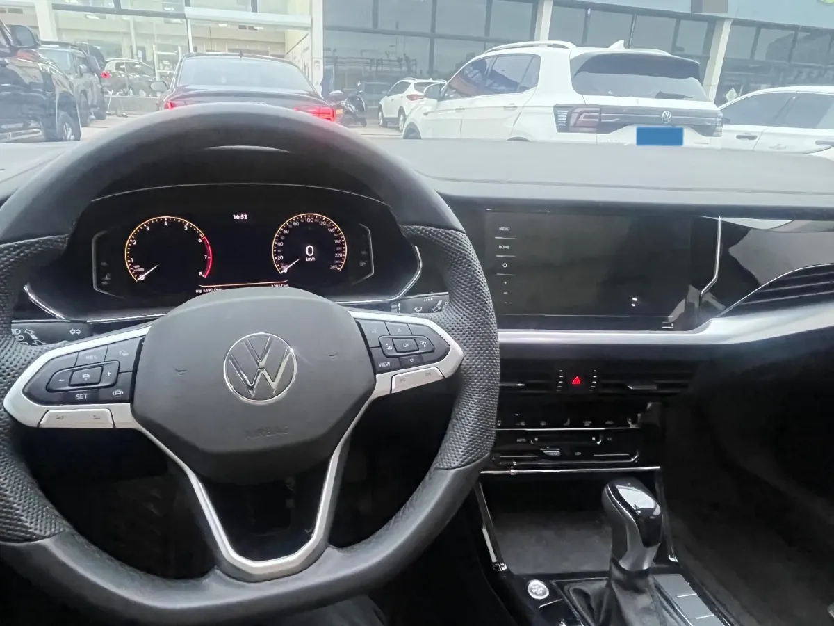 2025 Volkswagen Passat 2.0T 220HP L4 7DCT,autocango,china used car exporter,china ev exporter,chinese used car exporter,chinese used ev exporter
