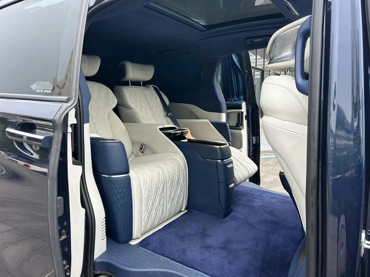 2022 Buick GL8 2.0T 237HP L4 9AT,autocango,china used car exporter,china ev exporter,chinese used car exporter,chinese used ev exporter