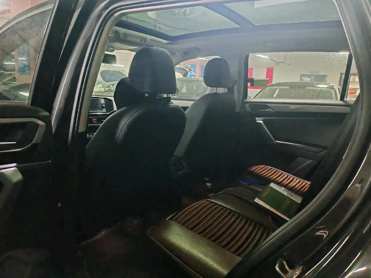 2019 Jeep Cherokee 2.0T 234HP L4 9AT,autocango,china used car exporter,china ev exporter,chinese used car exporter,chinese used ev exporter