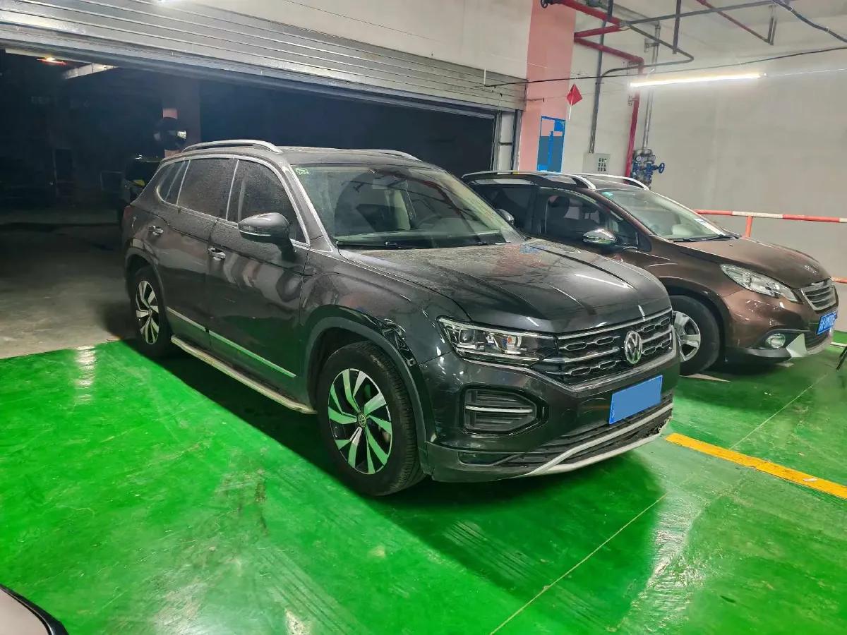 2019 Jeep Cherokee 2.0T 234HP L4 9AT,autocango,china used car exporter,china ev exporter,chinese used car exporter,chinese used ev exporter