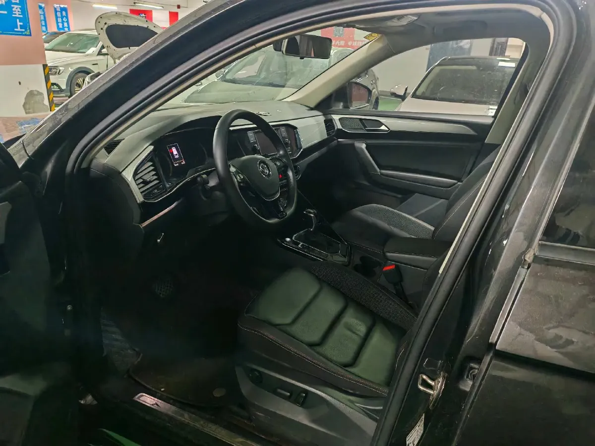 2019 Jeep Cherokee 2.0T 234HP L4 9AT,autocango,china used car exporter,china ev exporter,chinese used car exporter,chinese used ev exporter