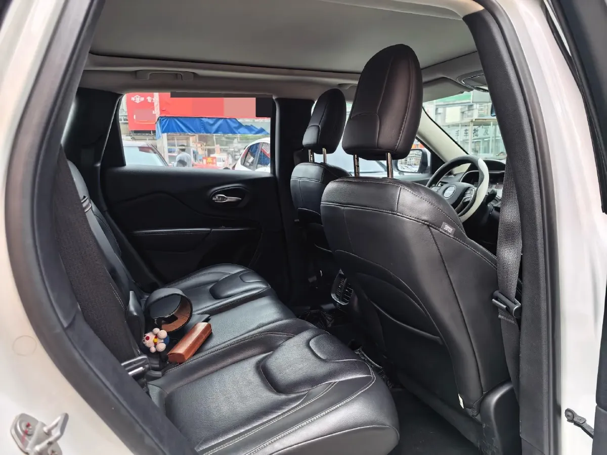 2017 Jeep Cherokee 2.0L 155HP L4 9AT,autocango,china used car exporter,china ev exporter,chinese used car exporter,chinese used ev exporter